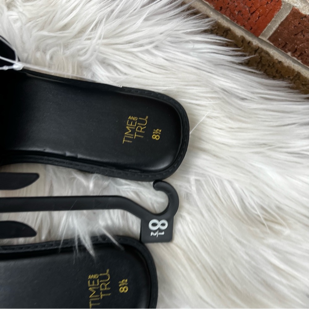 Time and Tru Black and Gold Buckle Slip On Open Toe Flip Flop Sandals - Picture 4 of 5